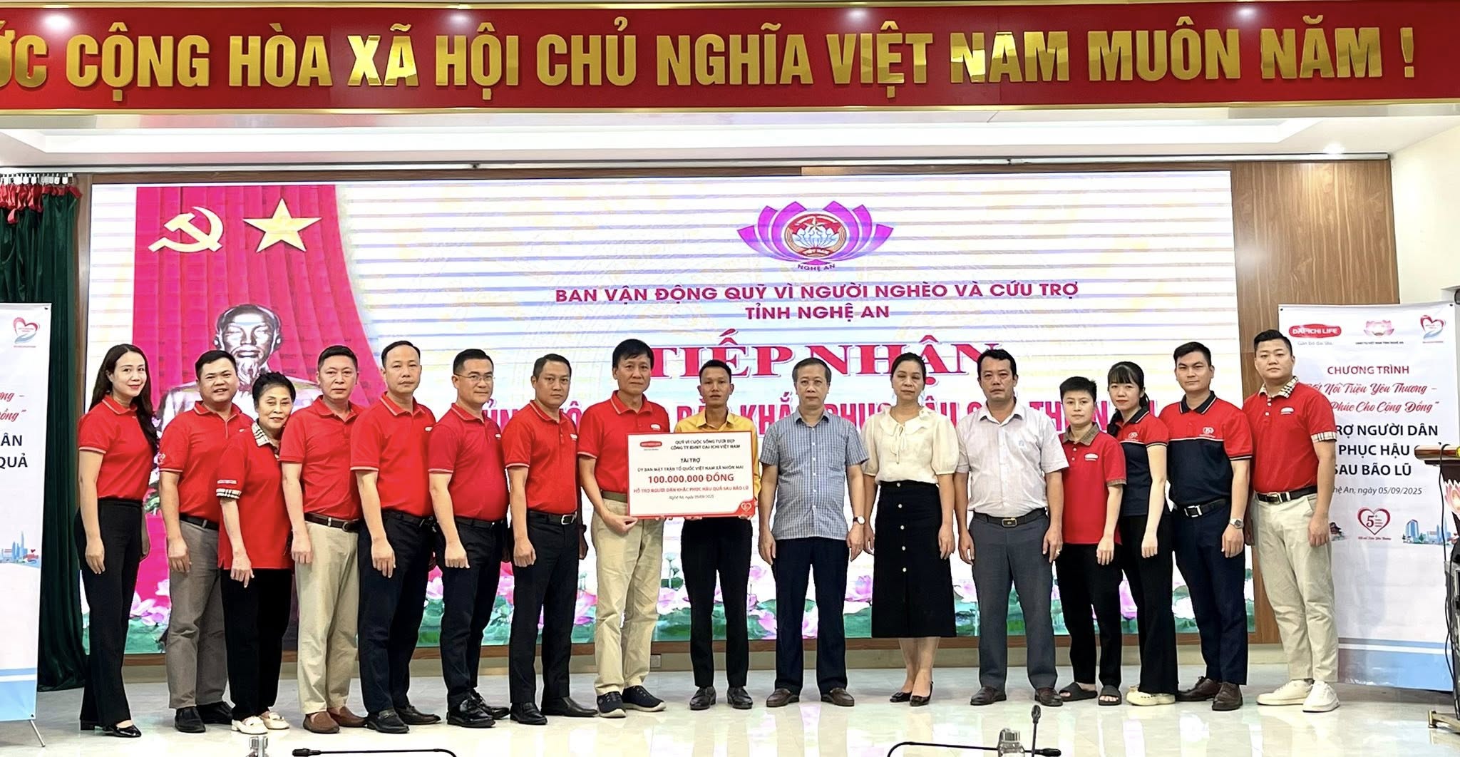 Tiếp tục đồng hành cùng người dân khắc phục hậu quả do mưa bão vừa qua, ngày 5/9/2025, Quỹ Vì cuộc sống tươi đẹp của Dai-ichi Life Việt Nam trao tài trợ 100 suất tiền mặt trị giá 100 triệu thông qua Ủy ban Mặt trận Tổ quốc Việt Nam Xã Nhôn Mai, hỗ trợ 100 hộ dân trên địa bàn Xã Nhôn Mai, Tỉnh Nghệ An vượt qua khó khăn, ổn định cuộc sống